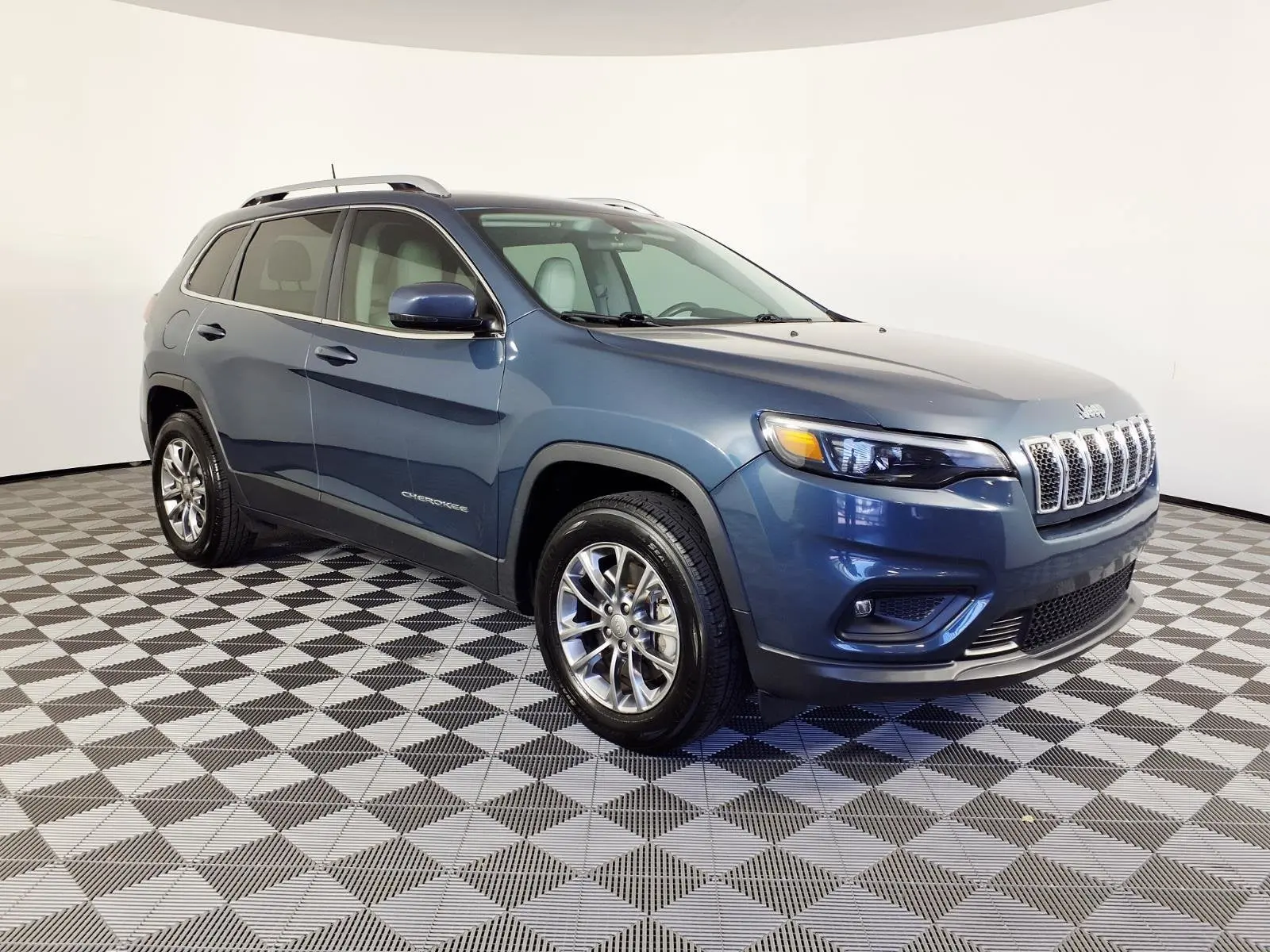 2020 Jeep Cherokee Latitude Plus 4X4 photo 3