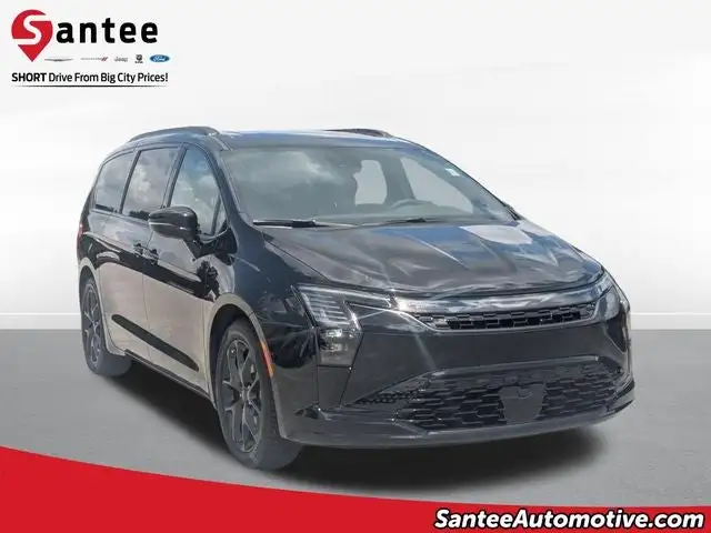 2027 Chrysler Pacifica Limited's photo