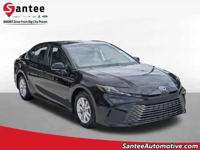 2025 Toyota Camry LE Hybrid's photo