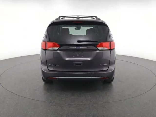 2017 Chrysler Pacifica Limited photo 4