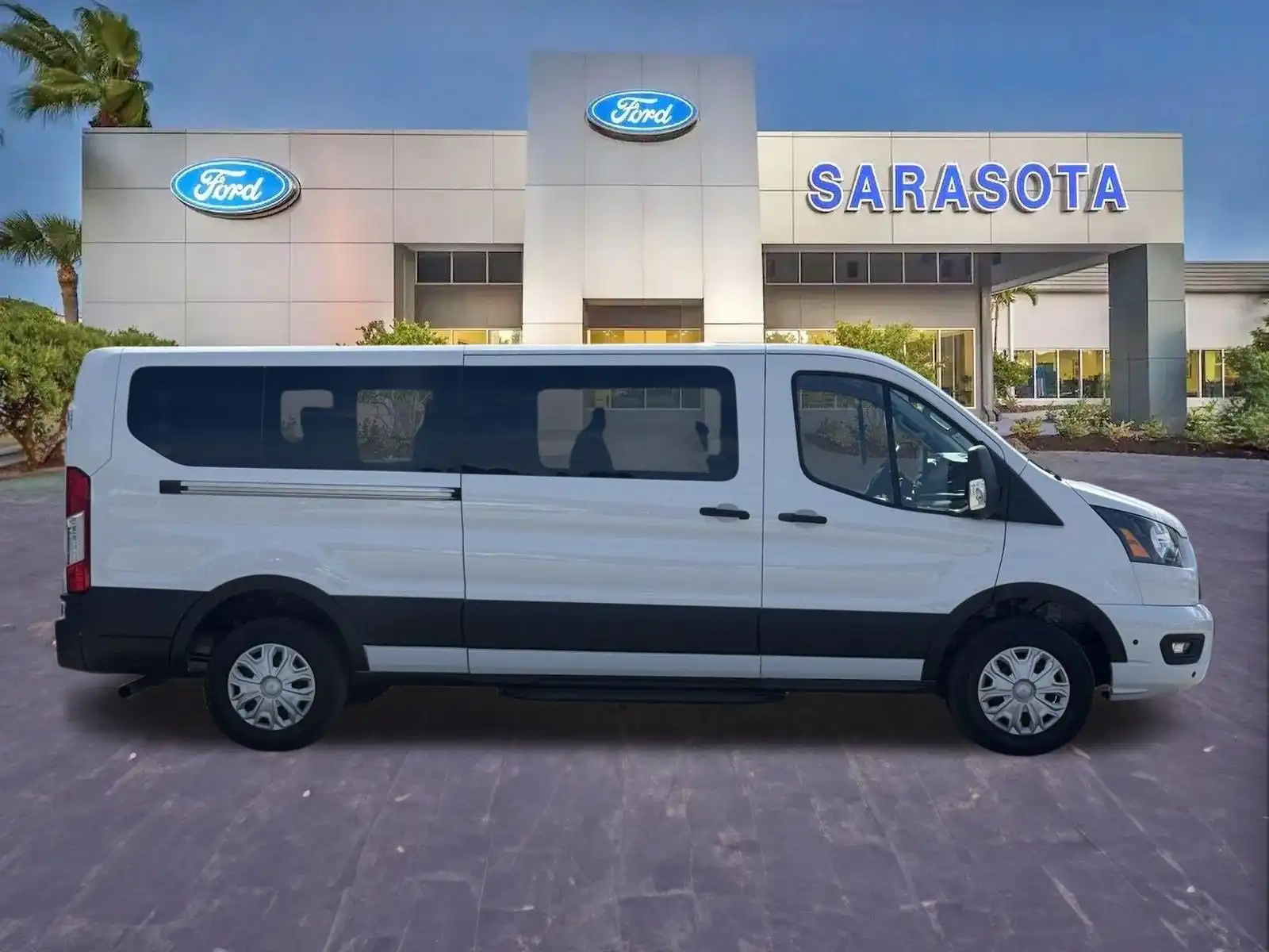 2025 Ford Transit 350 XLT Low Roof Sliding Pass. 148's photo