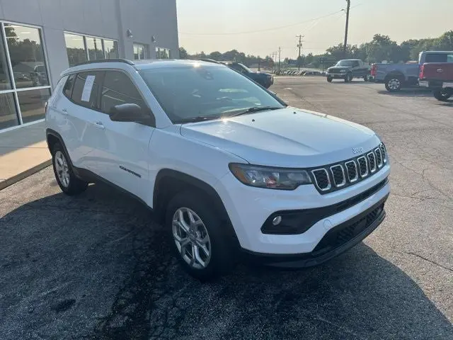 2024 Jeep Compass Latitude 4WD photo 3