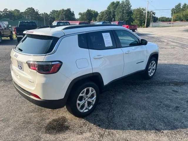 2024 Jeep Compass Latitude 4WD photo 5