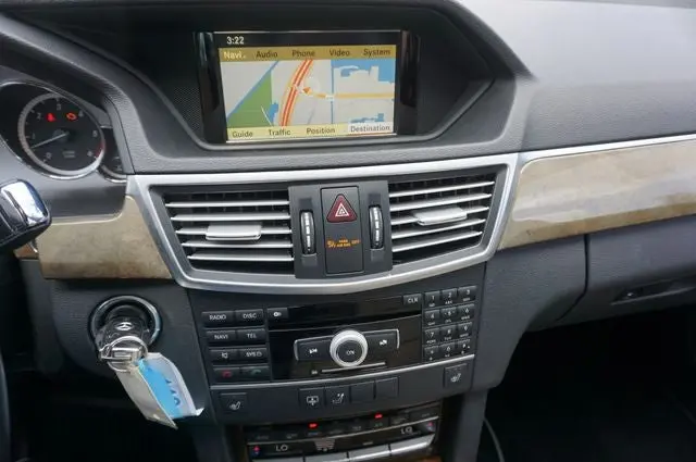 2011 Mercedes-Benz E-Class E350 BlueTEC photo 4