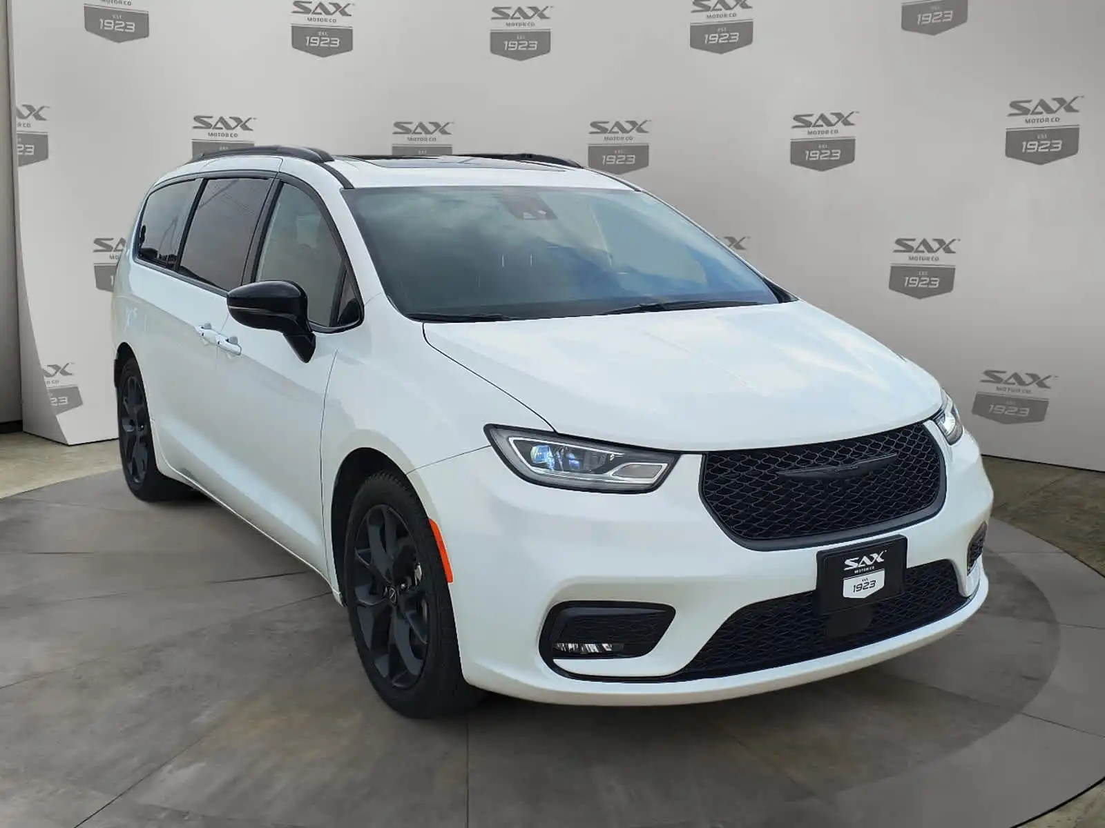 2025 Chrysler Pacifica Limited's photo