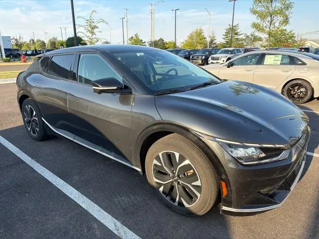 2024 Kia EV6 Wind AWD photo 3