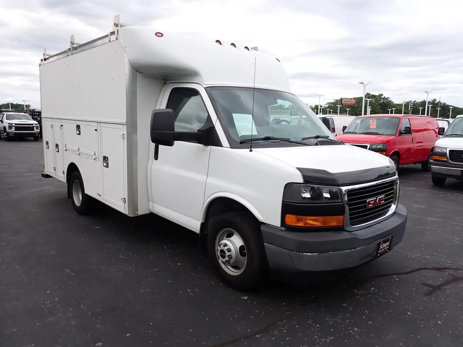 2017 GMC Savana 3500 139" WB's photo