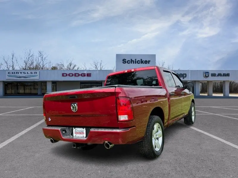2015 RAM 1500 Express 4x4 Crew Cab photo 3