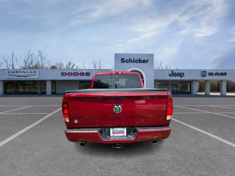 2015 RAM 1500 Express 4x4 Crew Cab photo 4