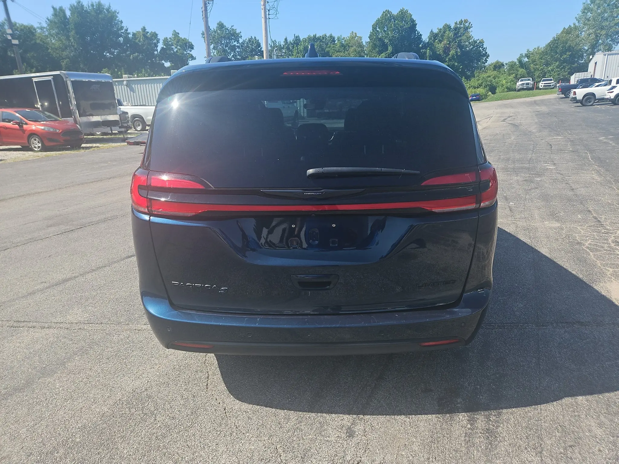 2025 Chrysler Pacifica Limited photo 4