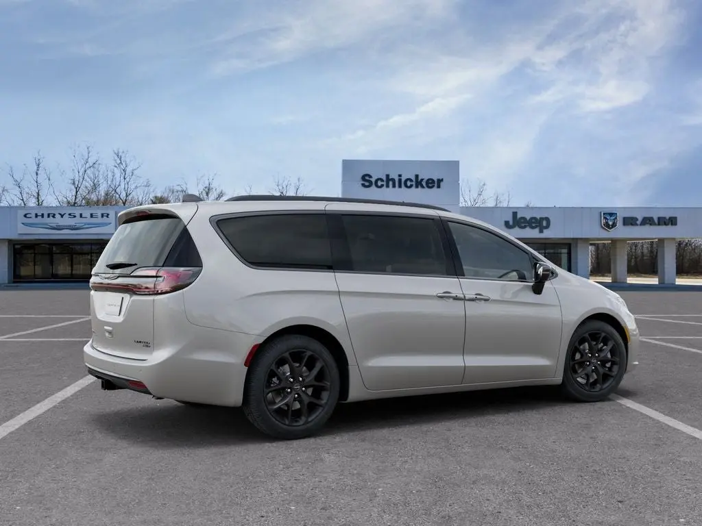 2026 Chrysler Pacifica Limited AWD photo 4