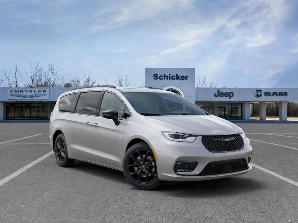2026 Chrysler Pacifica Limited AWD photo 5
