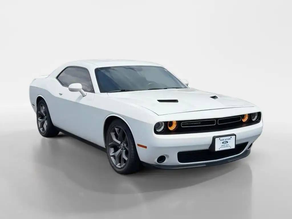 2016 Dodge Challenger SXT's photo