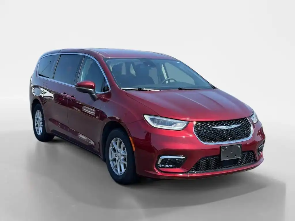 2023 Chrysler Pacifica Touring L's photo