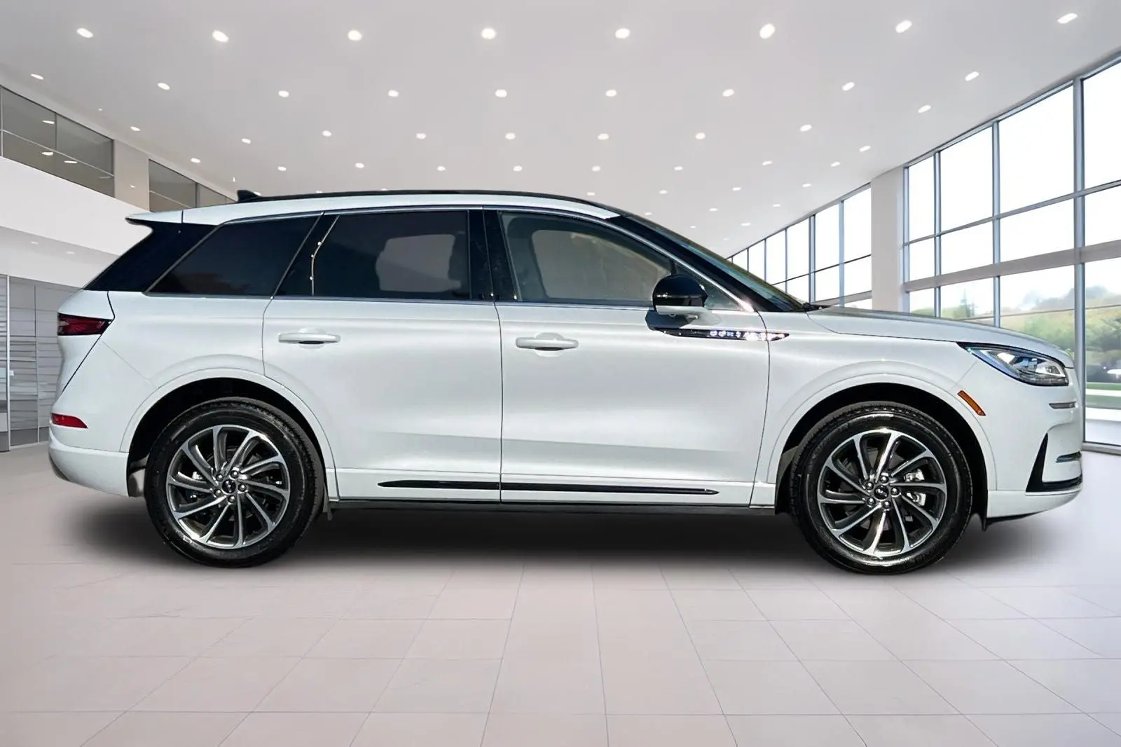 2025 Lincoln Corsair Grand Touring AWD photo 3