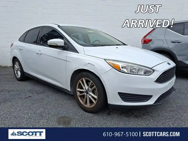 2016 Ford Focus Sedan SE's photo