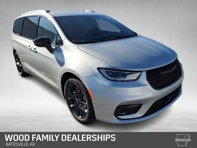 2026 Chrysler Pacifica Select's photo
