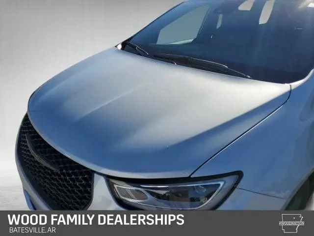 2026 Chrysler Pacifica Select photo 3