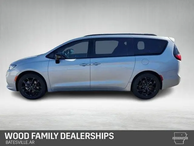 2026 Chrysler Pacifica Select photo 4