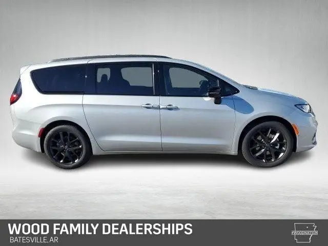 2026 Chrysler Pacifica Select photo 5