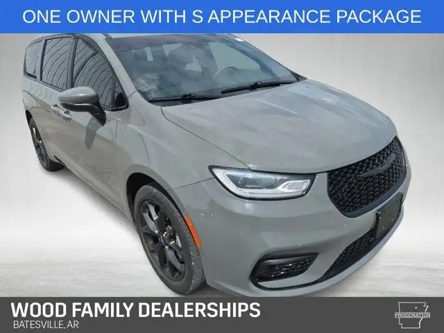 2023 Chrysler Pacifica Touring L AWD's photo