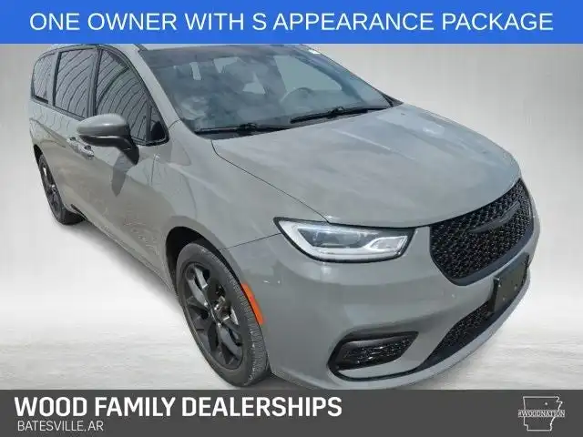 2023 Chrysler Pacifica Touring L AWD's photo