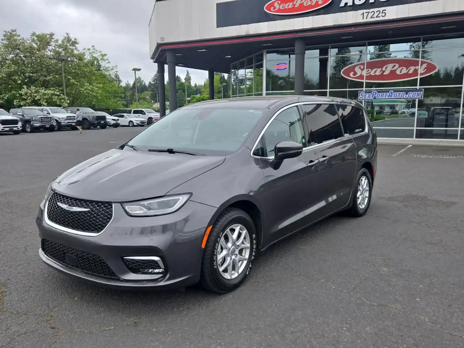 2023 Chrysler Pacifica Touring L's photo