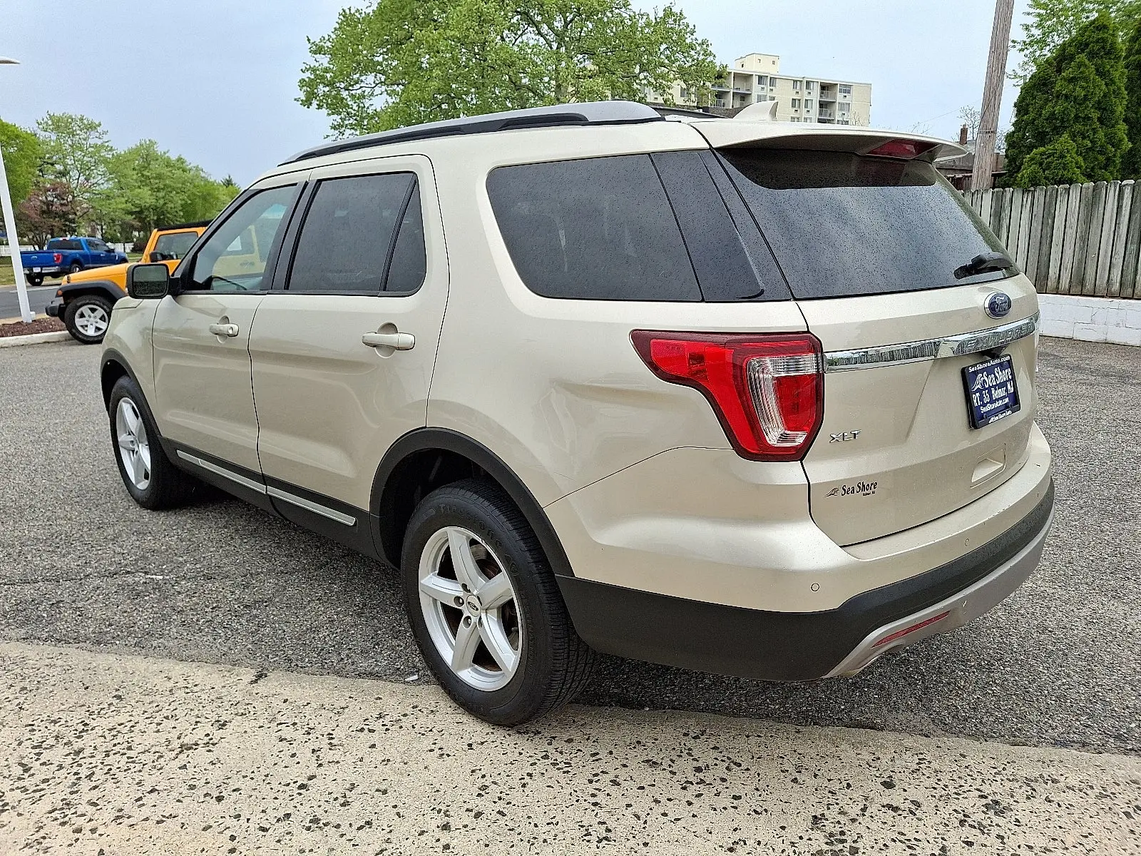 2017 Ford Explorer XLT 4WD photo 4