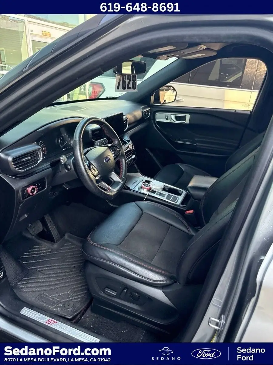 2023 Ford Explorer ST-LINE RWD photo 1