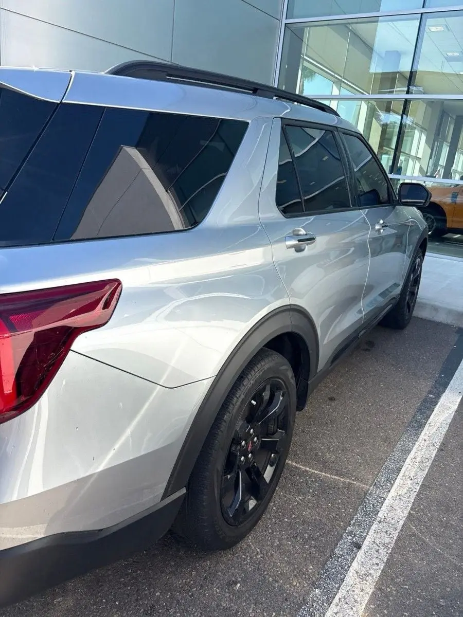 2023 Ford Explorer ST-LINE RWD photo 4