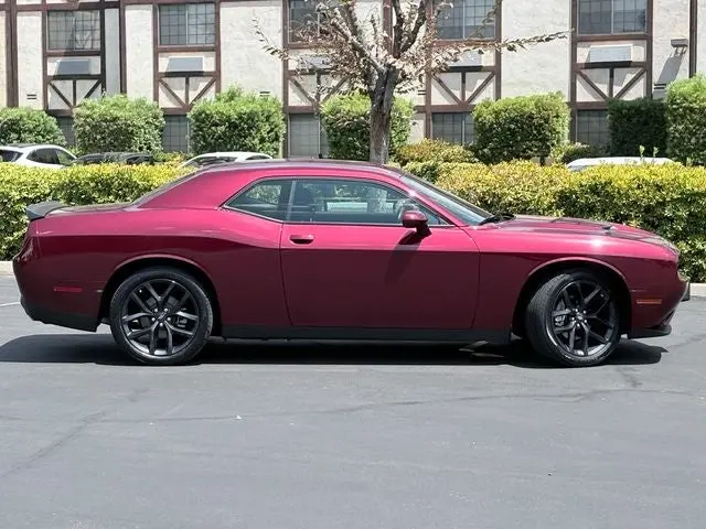2023 Dodge Challenger SXT Auto photo 4