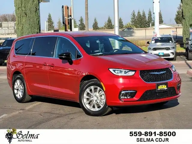 2026 Chrysler Pacifica Select AWD's photo