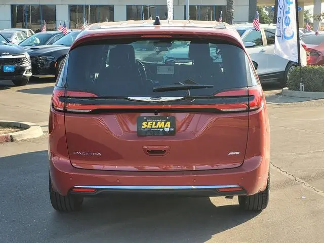 2026 Chrysler Pacifica Select AWD photo 5