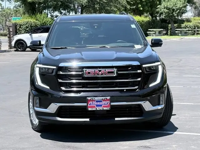 2024 GMC Acadia Elevation AWD photo 3