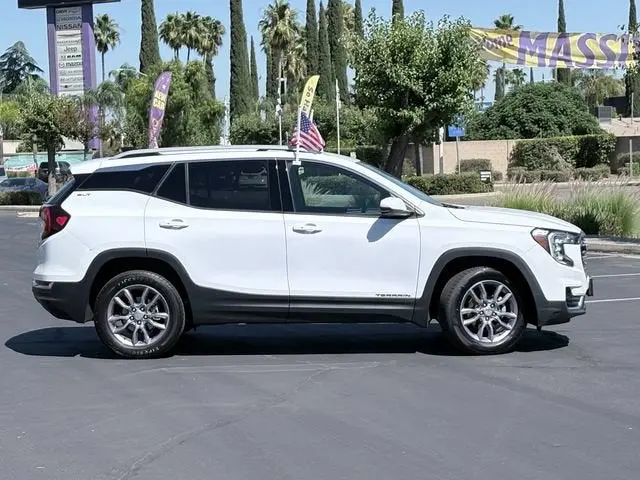 2023 GMC Terrain SLT AWD photo 4