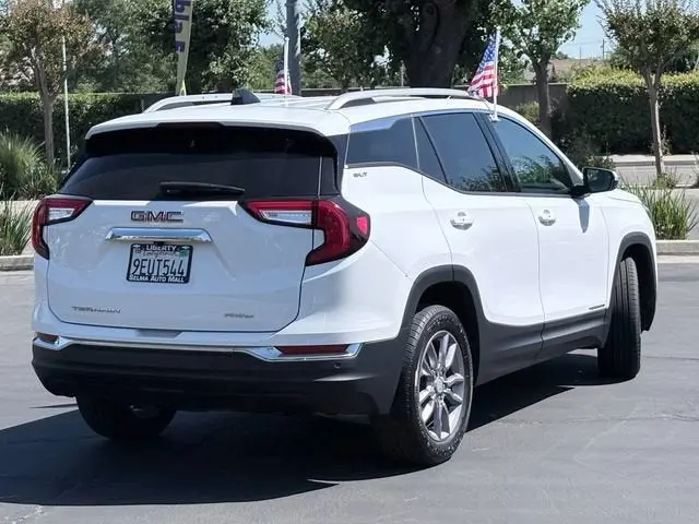 2023 GMC Terrain SLT AWD photo 5