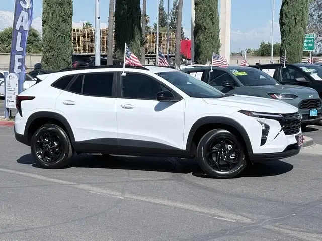 2026 Chevrolet Trax LT photo 3