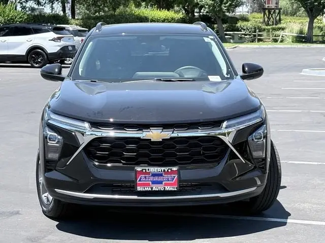 2026 Chevrolet Trax LT photo 3