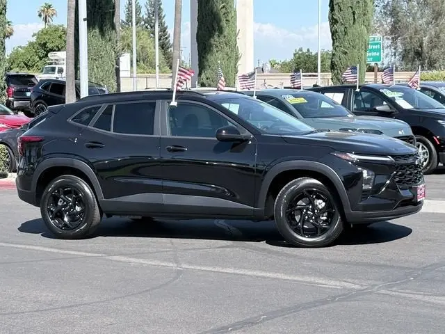 2026 Chevrolet Trax LT photo 3