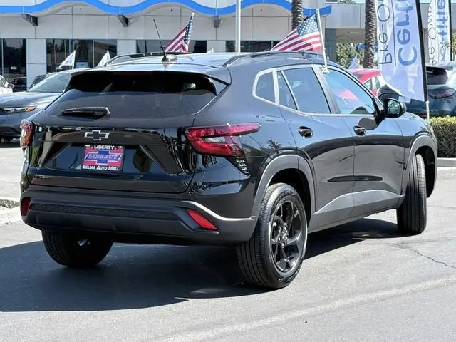 2026 Chevrolet Trax LT photo 4