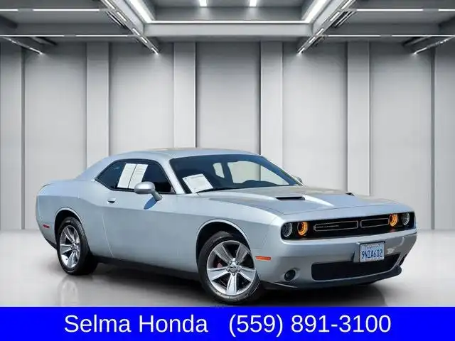 2019 Dodge Challenger SXT Auto's photo