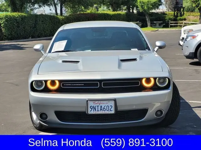 2019 Dodge Challenger SXT Auto photo 3
