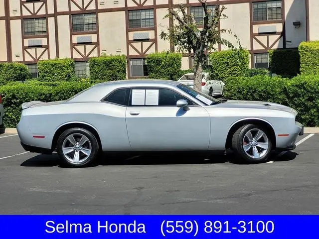 2019 Dodge Challenger SXT Auto photo 4