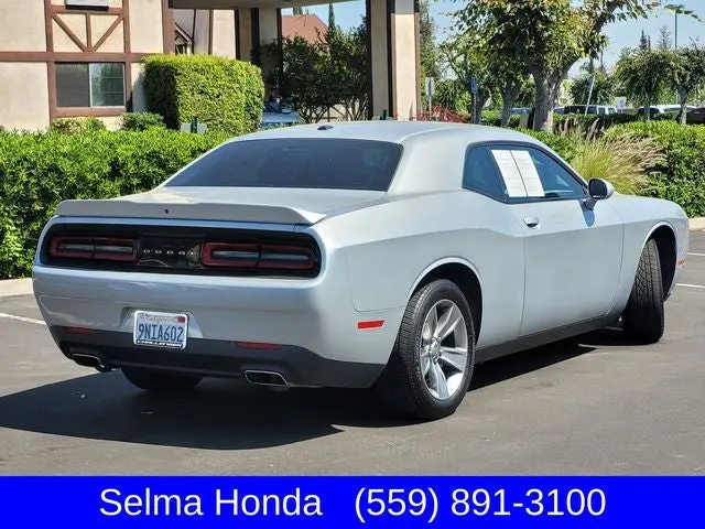 2019 Dodge Challenger SXT Auto photo 5