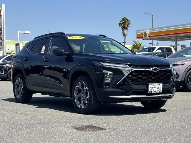 2024 Chevrolet Trax LT photo 3