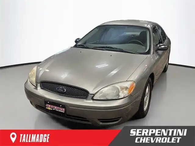 2004 Ford Taurus SE's photo