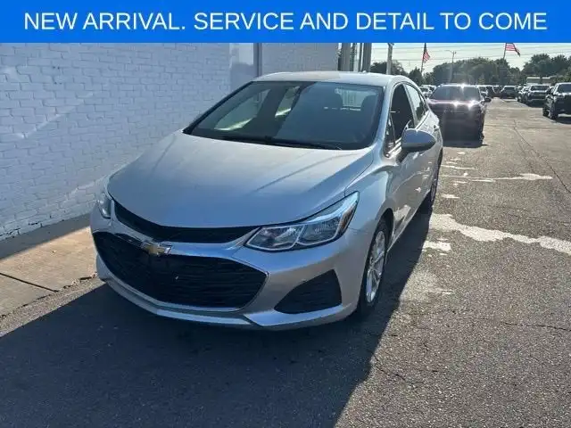 2019 Chevrolet Cruze LS Hatchback Auto's photo