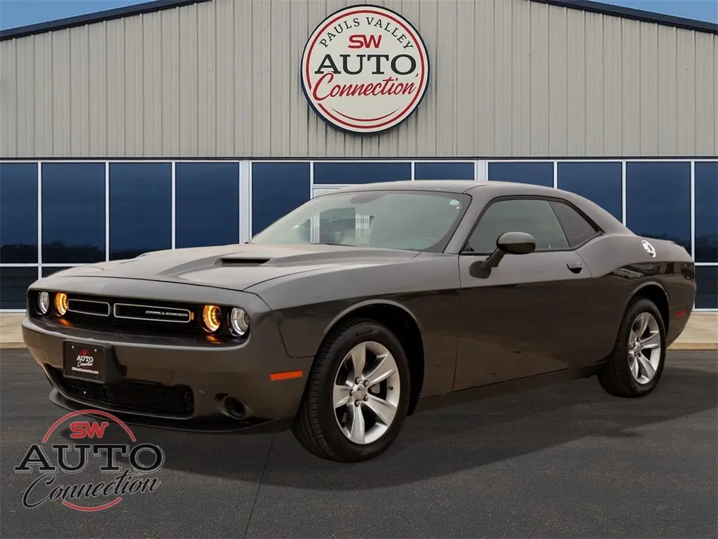 2023 Dodge Challenger SXT Auto photo 3