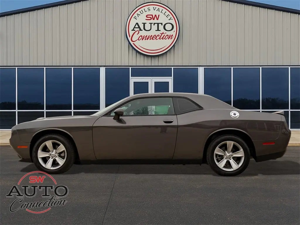 2023 Dodge Challenger SXT Auto photo 4