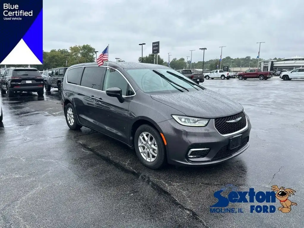 2023 Chrysler Pacifica Touring L's photo